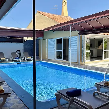 Villa Amarela - Private Pool - 12 Pax -